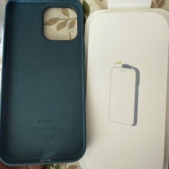 Apple Lake Green Silicone Case for iPhone 16 Pro Max BRAND NEW - Picture 2 of 3